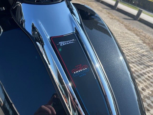 Harley-Davidson Street Glide FLHX (Midnight Ember/Chrome Finish) - Bild 13
