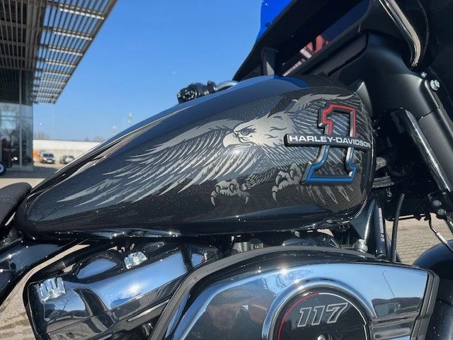 Harley-Davidson Street Glide FLHX (Midnight Ember/Chrome Finish) - Bild 5