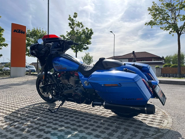 Harley-Davidson CVO Street Glide ST FLHXSE (Electric Coast) - Bild 11