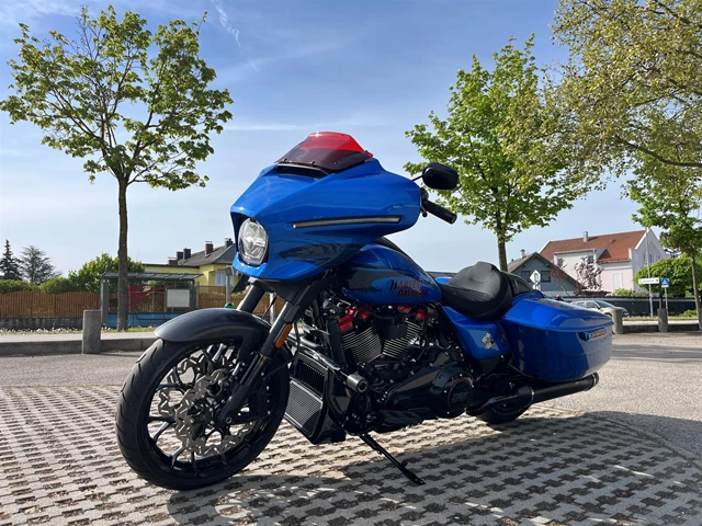 Harley-Davidson CVO Street Glide ST FLHXSE (Electric Coast) - Bild 12