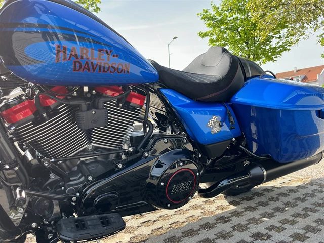 Harley-Davidson CVO Street Glide ST FLHXSE (Electric Coast) - Bild 13