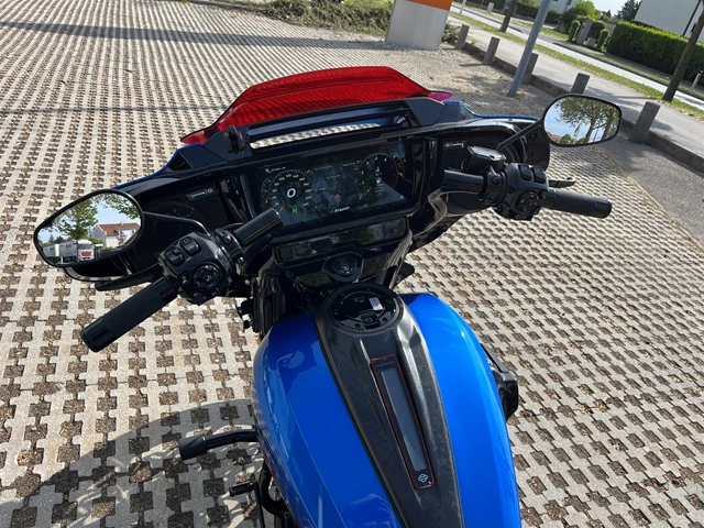 Harley-Davidson CVO Street Glide ST FLHXSE (Electric Coast) - Bild 15
