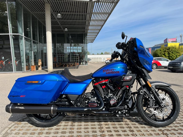 Harley-Davidson CVO Street Glide ST FLHXSE (Electric Coast) - Bild 3