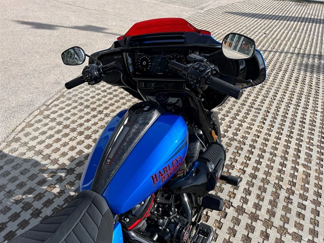 Harley-Davidson CVO Street Glide ST FLHXSE (Electric Coast) - Bild 6