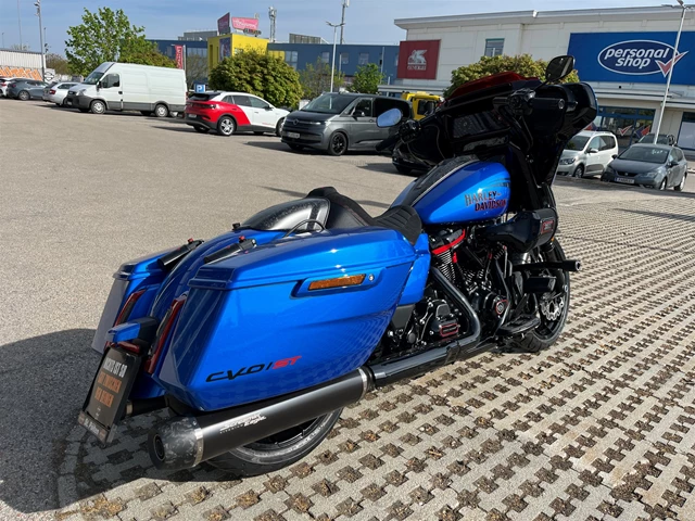 Harley-Davidson CVO Street Glide ST FLHXSE (Electric Coast) - Bild 7