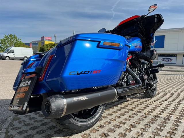 Harley-Davidson CVO Street Glide ST FLHXSE (Electric Coast) - Bild 8