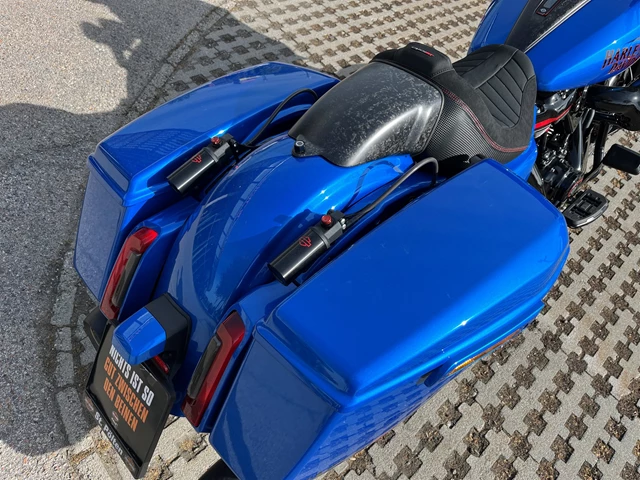 Harley-Davidson CVO Street Glide ST FLHXSE (Electric Coast) - Bild 9