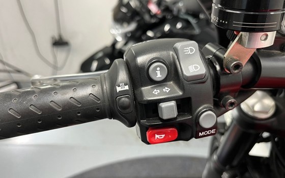 Gebrauchtmotorrad Triumph Speed Twin 1200 - Bild 7