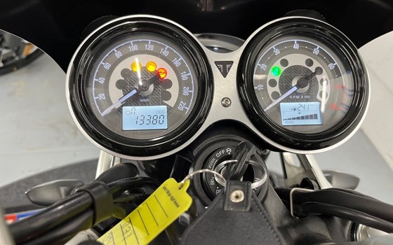 Gebrauchtmotorrad Triumph Speed Twin 1200 - Bild 8