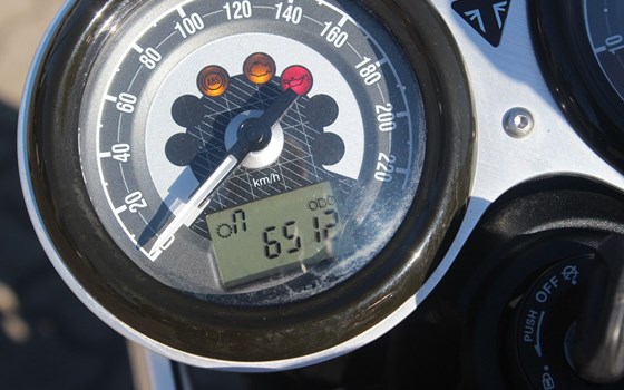 Gebrauchtmotorrad Triumph Speed Twin 1200 - Bild 11