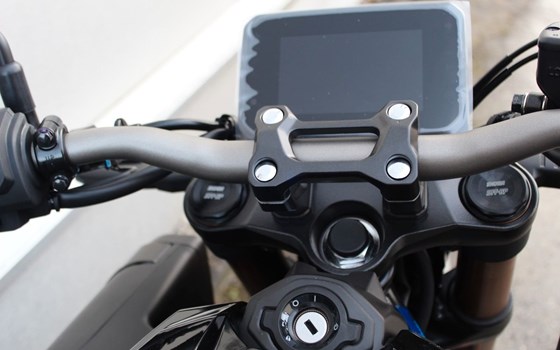 Gebrauchtmotorrad Honda CB650R E-Clutch - Bild 16