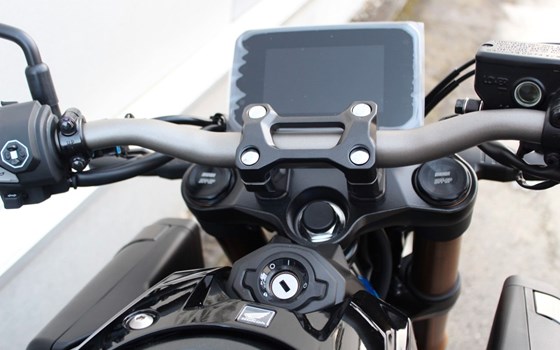 Gebrauchtmotorrad Honda CB650R E-Clutch - Bild 17