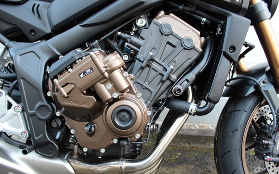 Gebrauchtmotorrad Honda CB650R E-Clutch - Bild 24