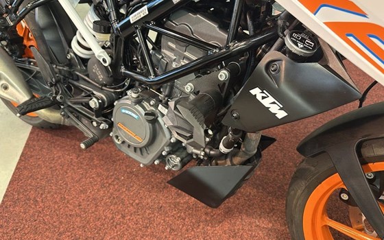 Gebrauchtmotorrad KTM 125 Duke - Bild 11