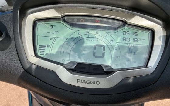 Gebrauchtmotorrad Piaggio Beverly 400 - Bild 10