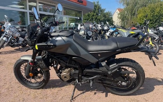 Gebrauchtmotorrad Husqvarna Svartpilen 401 - Bild 4