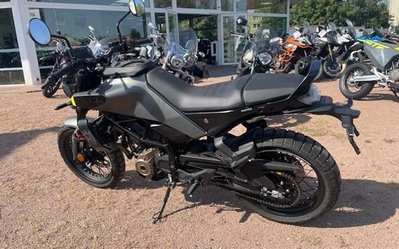 Gebrauchtmotorrad Husqvarna Svartpilen 401 - Bild 5