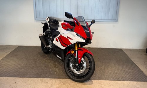 Yamaha R3