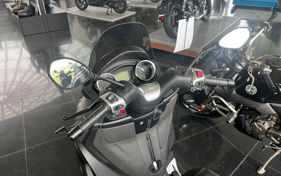 Gebrauchtmotorrad Piaggio MP3 300 HPE - Bild 2