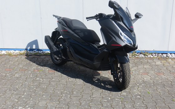 Gebrauchtmotorrad Honda Forza 125 Special Edition - Bild 9