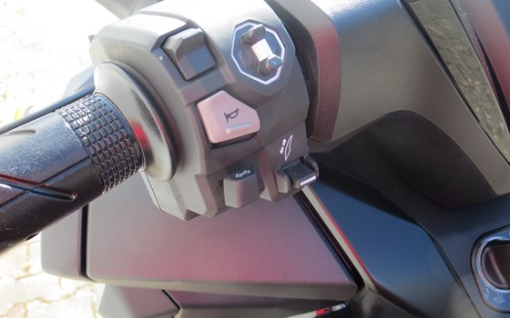 Gebrauchtmotorrad Honda Forza 125 Special Edition - Bild 8