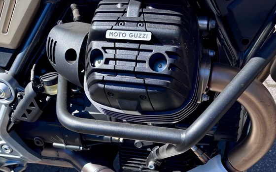 Gebrauchtmotorrad Moto Guzzi V85 TT Travel - Bild 3