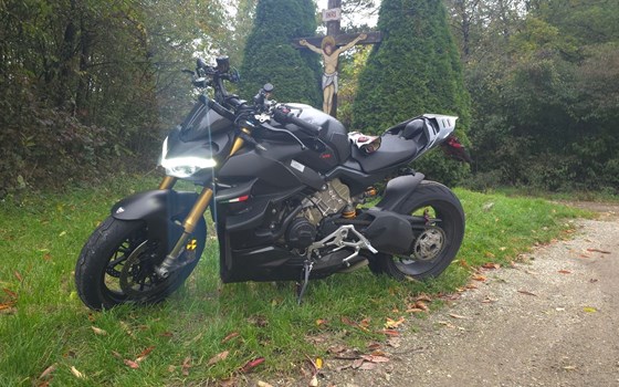 Gebrauchtmotorrad Ducati Streetfighter V4 S - Bild 11