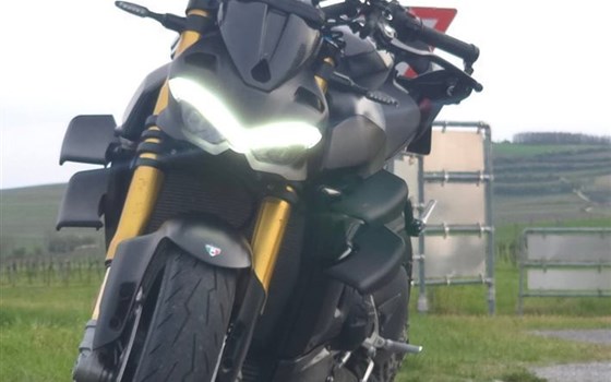 Gebrauchtmotorrad Ducati Streetfighter V4 S - Bild 2