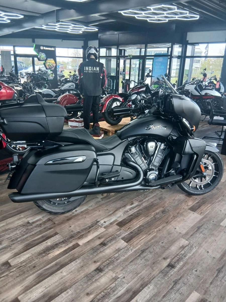 Indian Roadmaster Powerplus Dark Horse with 112 Package