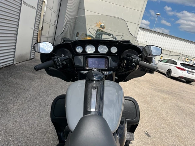 Harley-Davidson FLHTK Electra Glide Ultra Limited (schwarz) - Bild 12