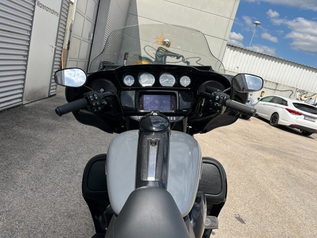 Harley-Davidson FLHTK Electra Glide Ultra Limited (schwarz) - Bild 12