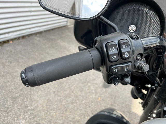 Harley-Davidson FLHTK Electra Glide Ultra Limited (schwarz) - Bild 14