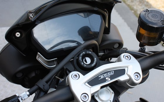 Gebrauchtmotorrad Triumph Speed Triple S - Bild 10