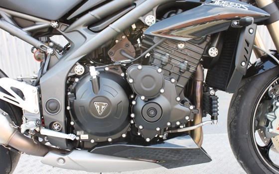 Gebrauchtmotorrad Triumph Speed Triple S - Bild 8