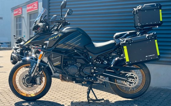 Gebrauchtmotorrad QJ Motor SRT 900 SX - Bild 11