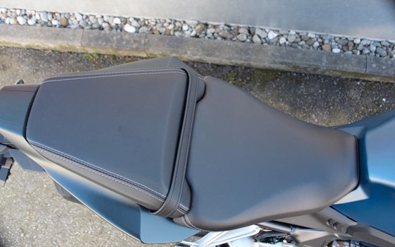 Gebrauchtmotorrad Honda CB650R E-Clutch - Bild 20