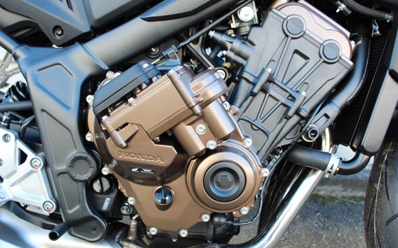 Gebrauchtmotorrad Honda CB650R E-Clutch - Bild 26