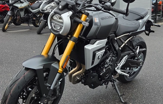 Suzuki GSX-8T