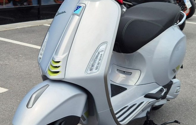 Vespa Primavera 125 75th