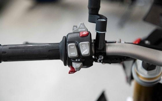 Gebrauchtmotorrad BMW S 1000 R - Bild 10