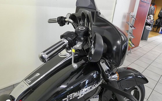 Gebrauchtmotorrad Harley-Davidson Street Glide FLHX - Bild 11