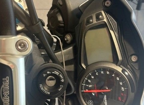 Gebrauchtmotorrad Triumph Speed Triple R - Bild 10