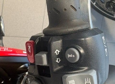 Gebrauchtmotorrad Triumph Speed Triple R - Bild 11