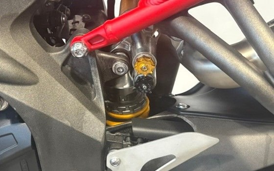 Gebrauchtmotorrad Triumph Speed Triple R - Bild 4