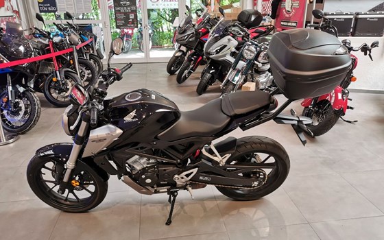 Gebrauchtmotorrad Honda CB125R - Bild 1