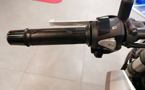 Gebrauchtmotorrad Honda CB125R - Bild 10