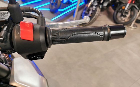 Gebrauchtmotorrad Honda CB125R - Bild 11