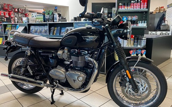 Gebrauchtmotorrad Triumph Bonneville T120 Black - Bild 1