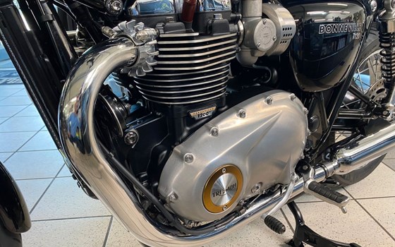 Gebrauchtmotorrad Triumph Bonneville T120 Black - Bild 8