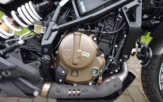 Gebrauchtmotorrad Husqvarna Svartpilen 401 - Bild 10